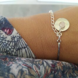 Bracelet demi jonc Quartz rose & pampille